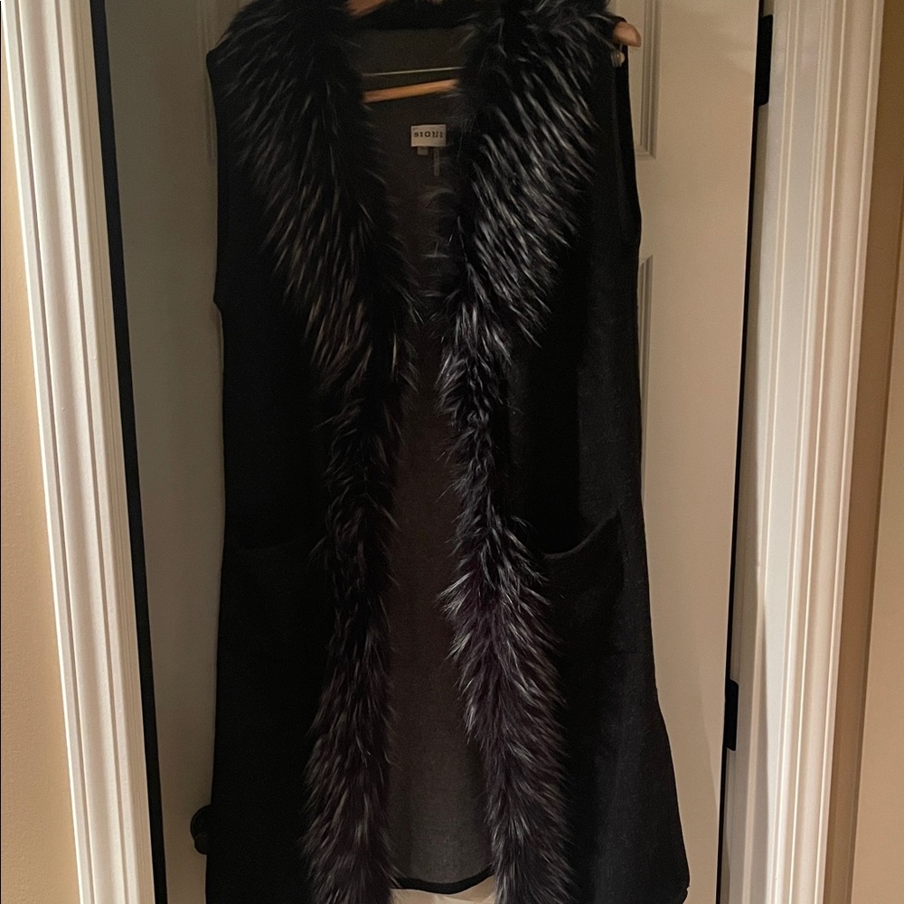 Sioni Black Faux Fur Trim Vest